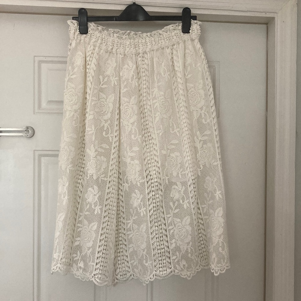White lace skirt